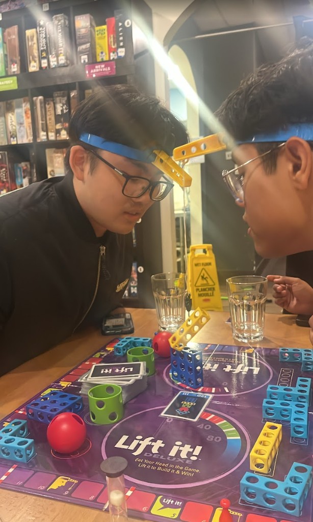 playing lift it at a board game cafe