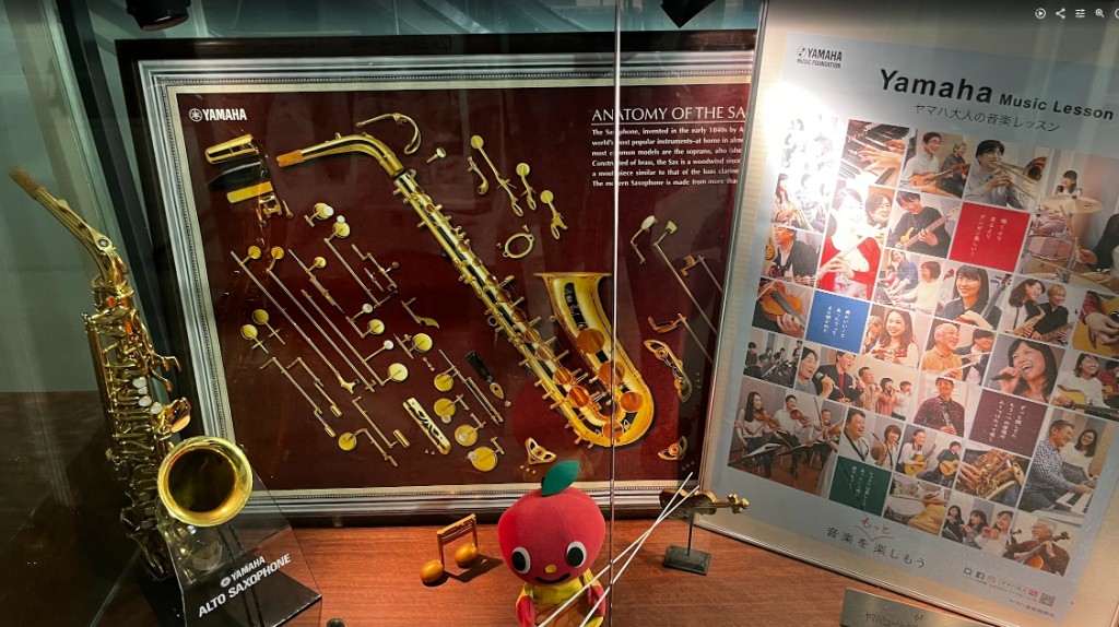 yamaha saxophone display